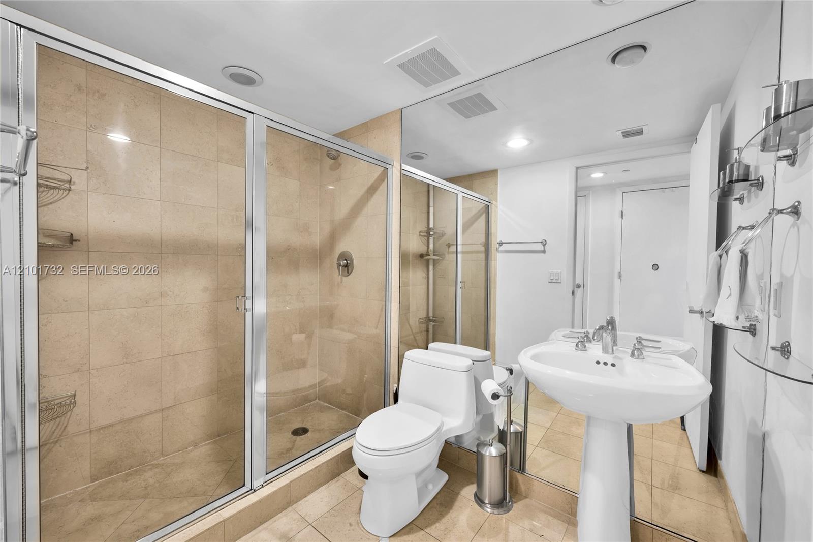5003 3 / 3 1733 sq. ft. $ 2026-10-06 0 Photo