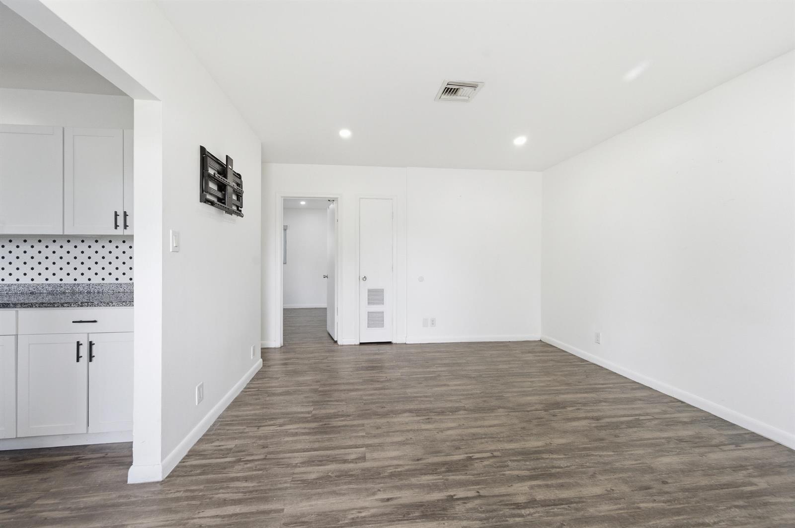 A-B  / 0 1524 sq. ft. $ 2026-10-06 0 Photo