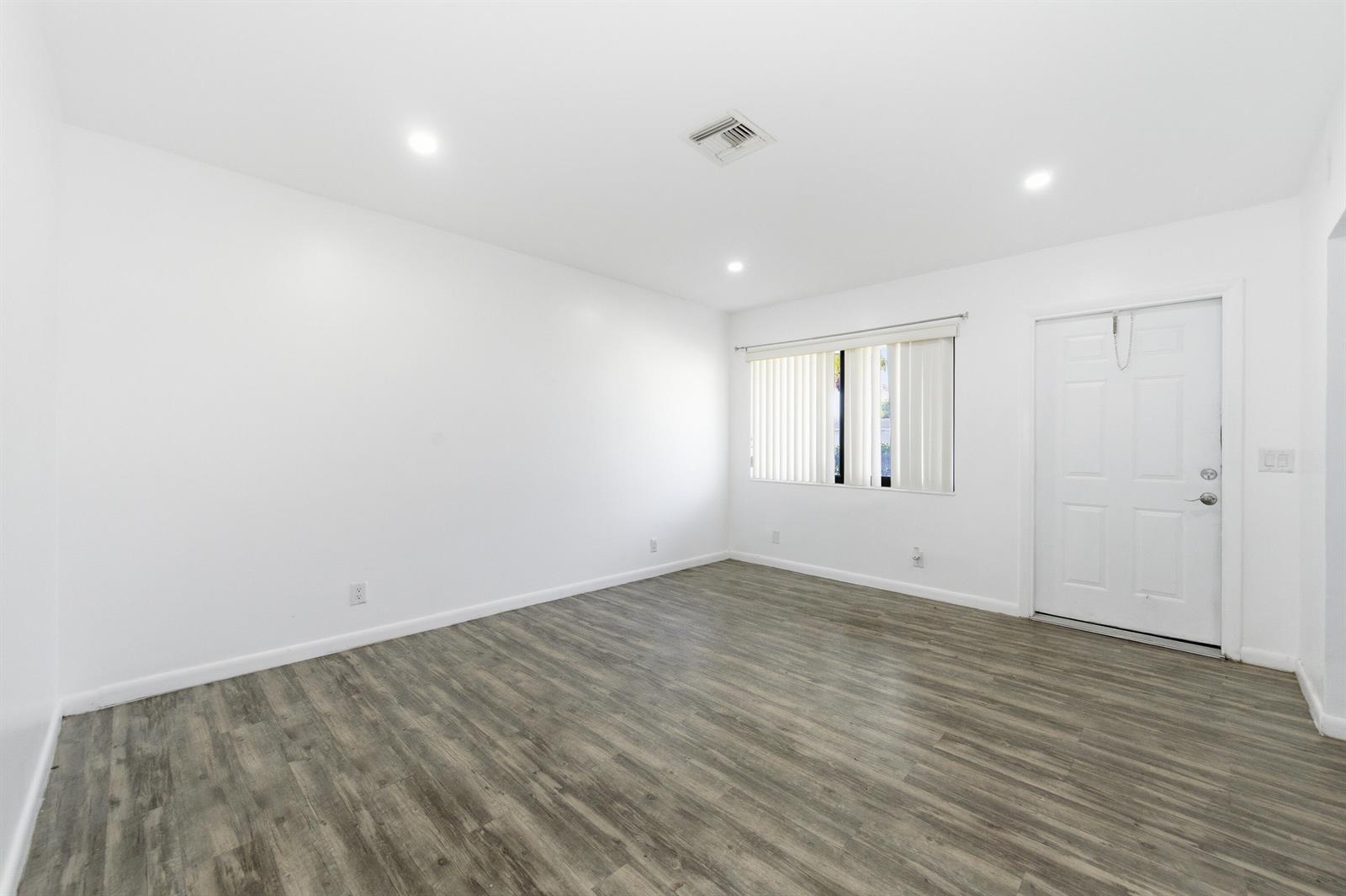 A-B  / 0 1524 sq. ft. $ 2026-10-06 0 Photo