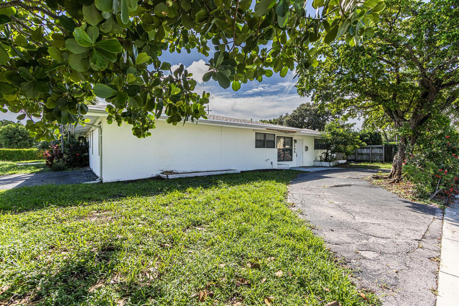   / 0 3813 sq. ft. $ 2026-10-08 0 foto