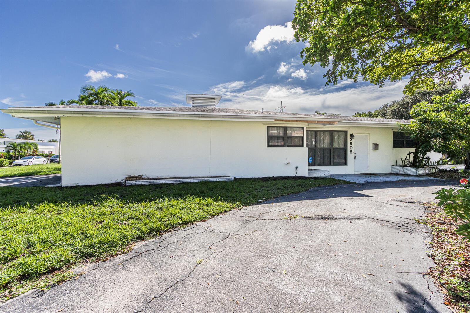   / 0 3813 sq. ft. $ 2026-10-08 0 foto