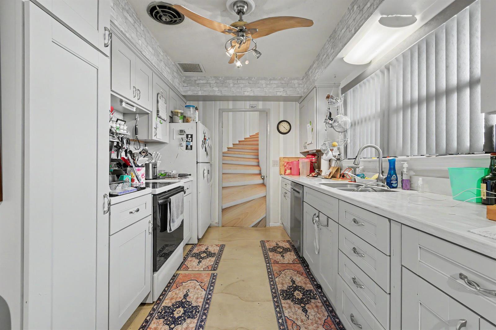   / 0 3813 sq. ft. $ 2026-10-08 0 foto