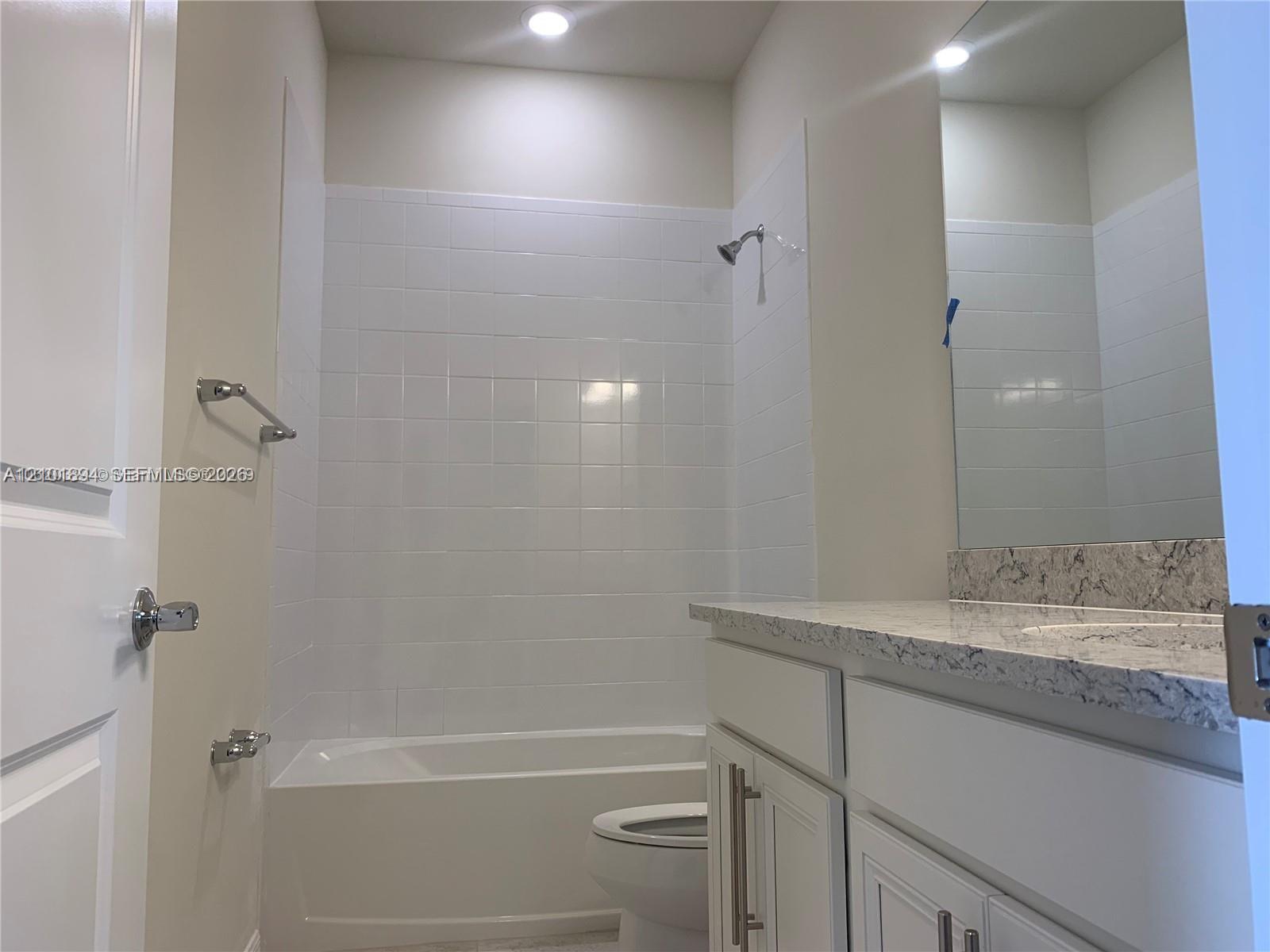 Ver detalles 4920 3 / 3 1421 sq. ft. $ 2026-10-06 0 foto