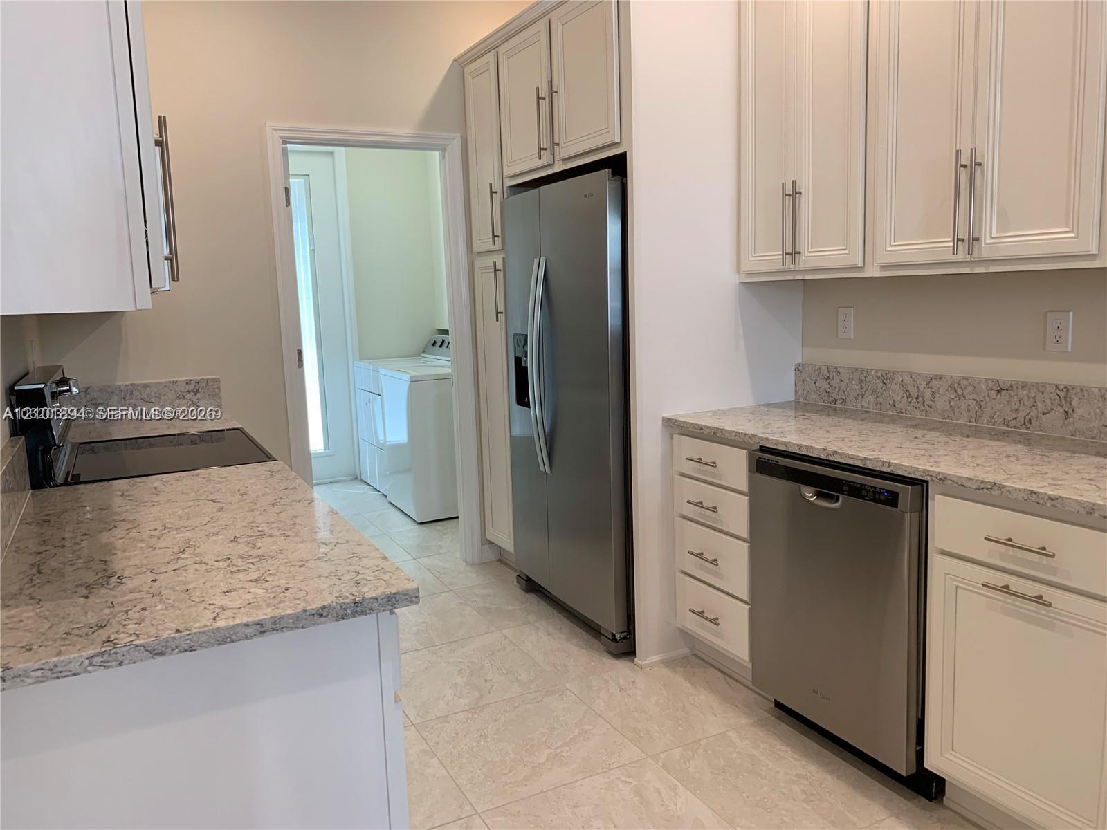 Ver detalles 4920 3 / 3 1421 sq. ft. $ 2026-10-06 0 foto