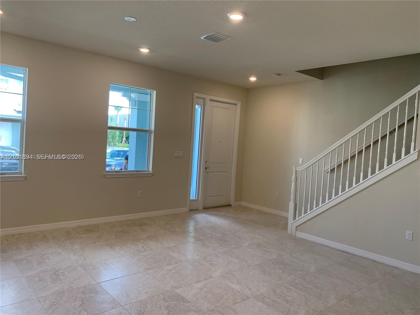 Ver detalles 4920 3 / 3 1421 sq. ft. $ 2026-10-06 0 foto
