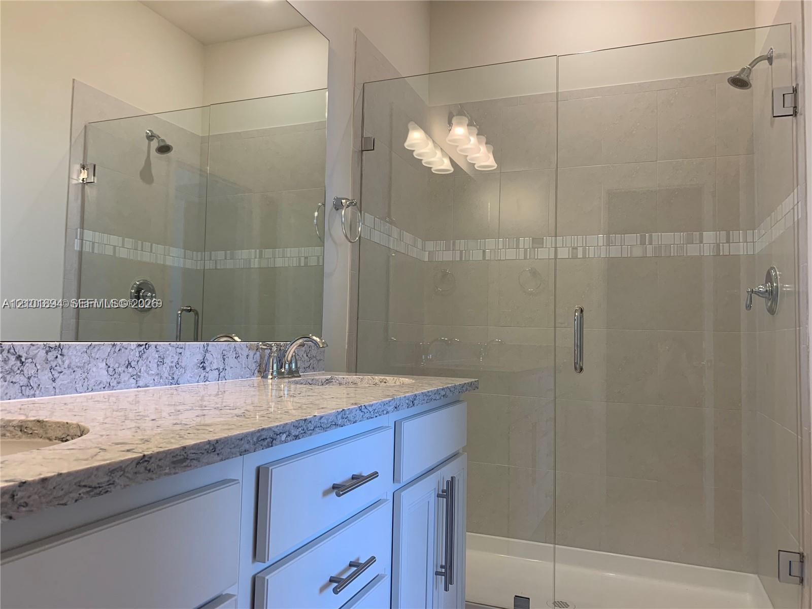 Ver detalles 4920 3 / 3 1421 sq. ft. $ 2026-10-06 0 foto