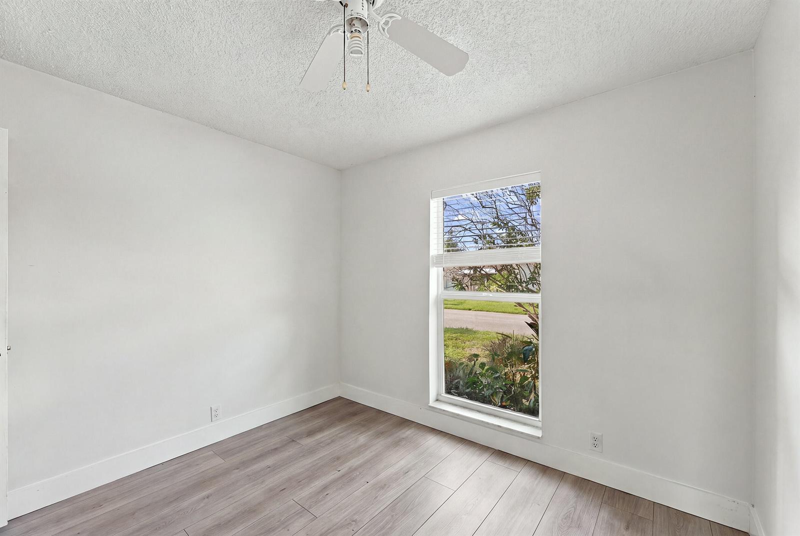 Ver detalles 1730 2 / 2 1000 sq. ft. $ 2026-10-08 0 foto