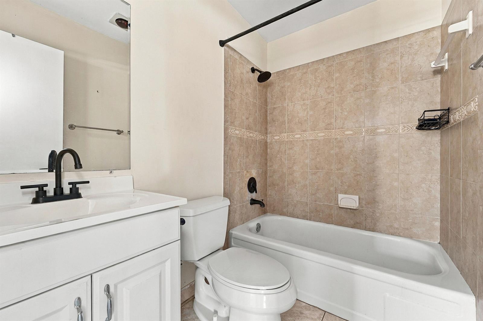 Ver detalles 1730 2 / 2 1000 sq. ft. $ 2026-10-08 0 foto
