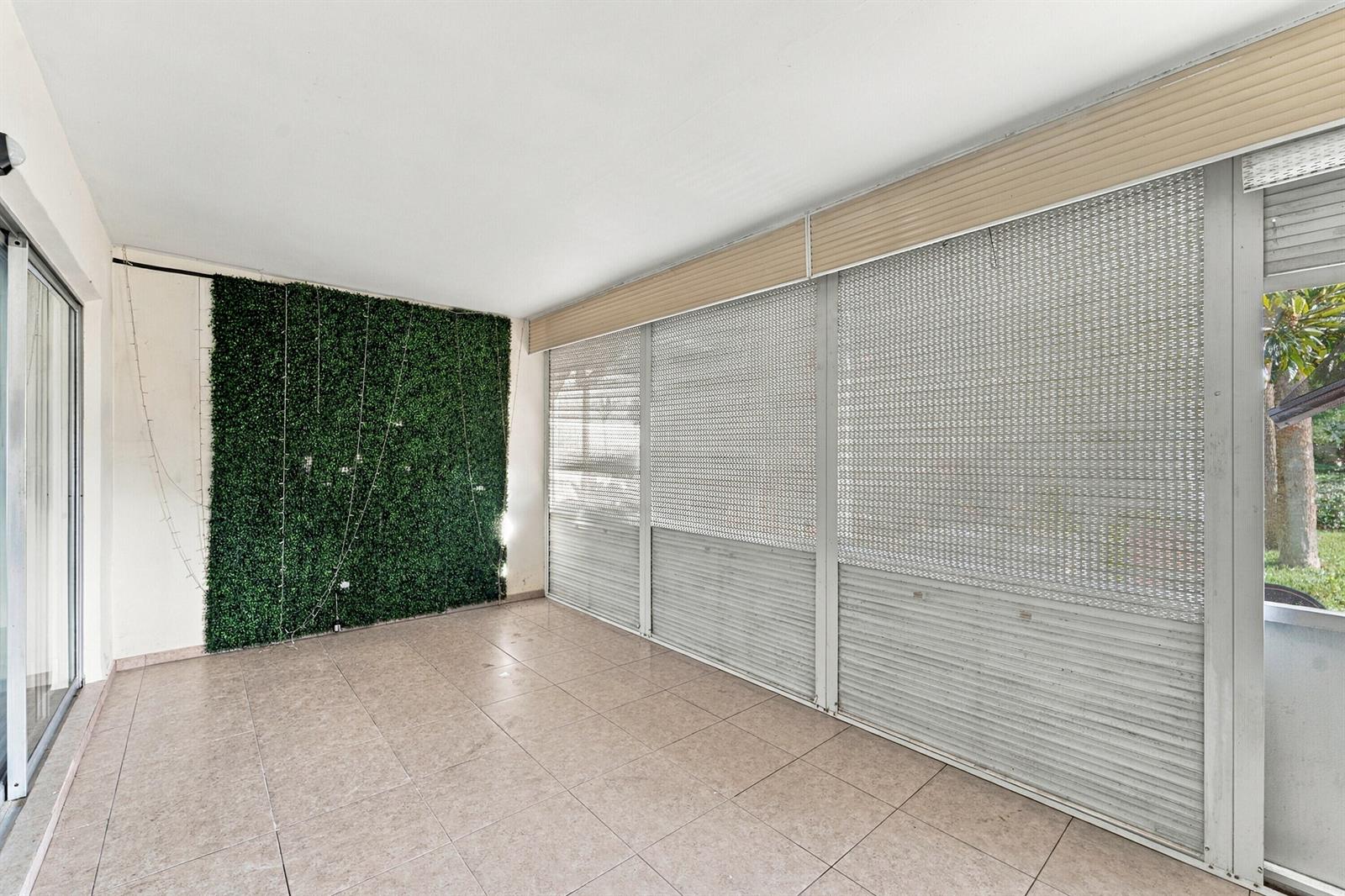 Ver detalles 1730 2 / 2 1000 sq. ft. $ 2026-10-08 0 foto