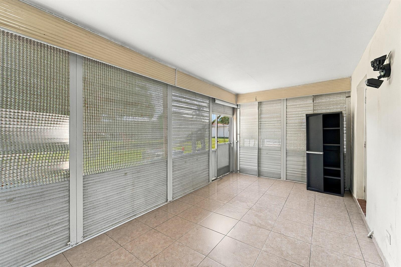 Ver detalles 1730 2 / 2 1000 sq. ft. $ 2026-10-08 0 foto
