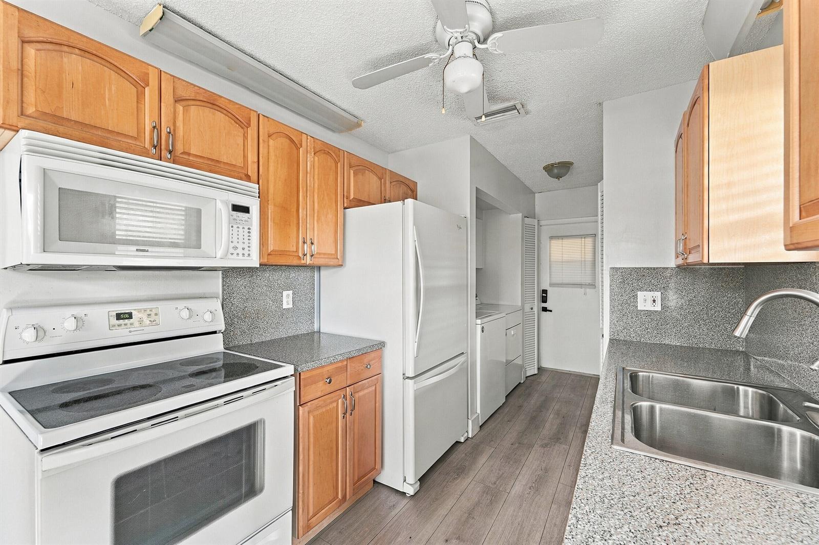 Ver detalles 1730 2 / 2 1000 sq. ft. $ 2026-10-08 0 foto