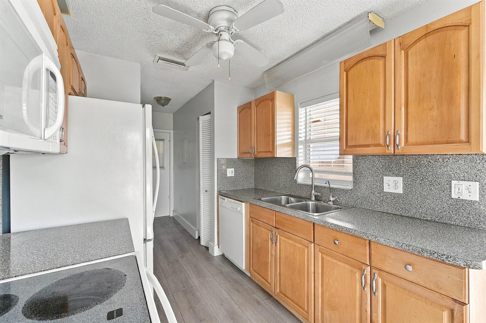 Ver detalles 1730 2 / 2 1000 sq. ft. $ 2026-10-08 0 foto