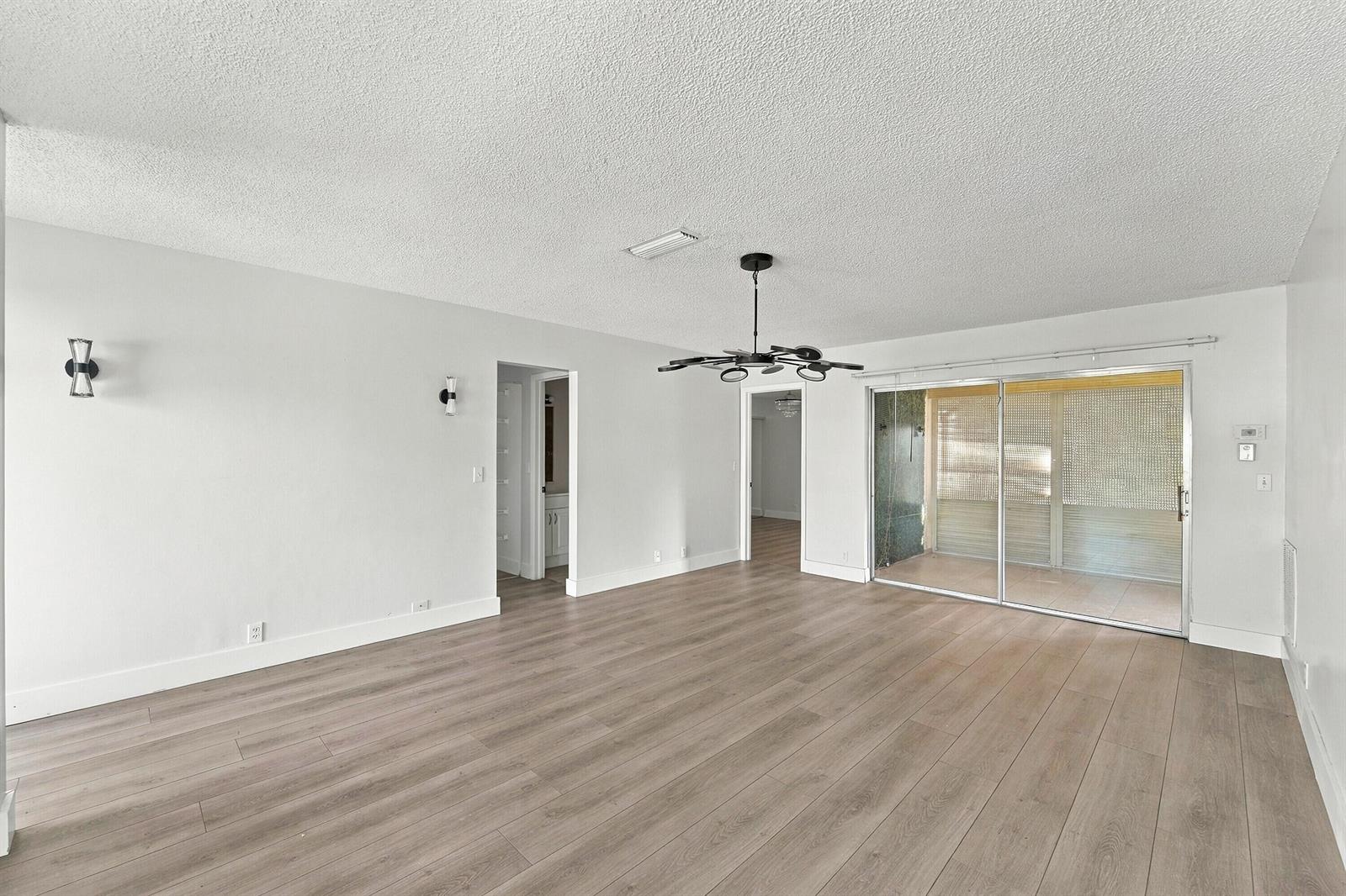 Ver detalles 1730 2 / 2 1000 sq. ft. $ 2026-10-08 0 foto