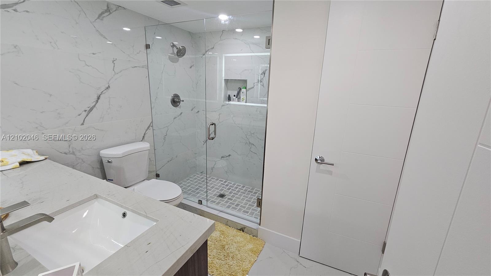 See details 2S 2 / 2 1275 sq. ft. $ 2026-10-06 0 Photo