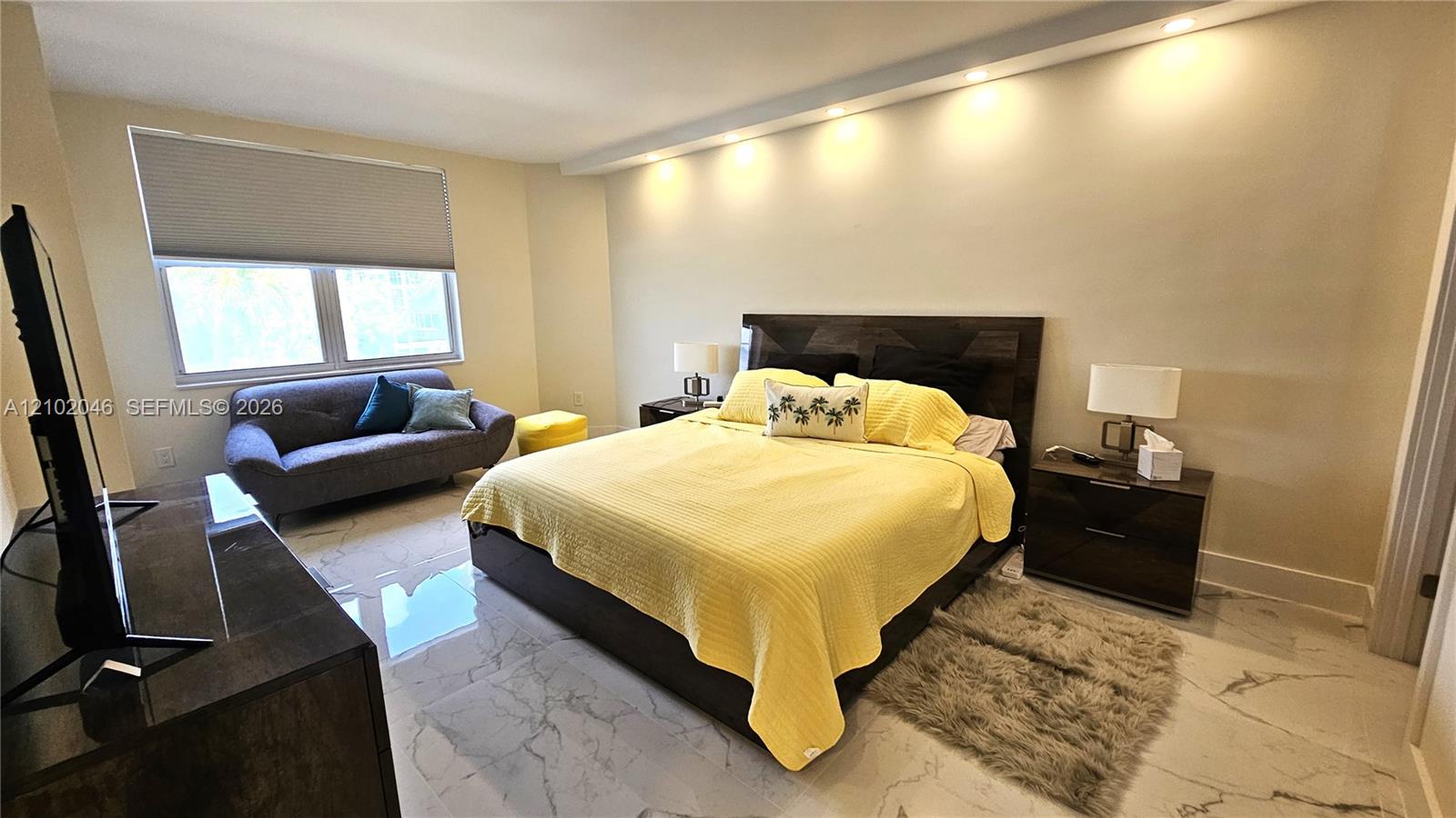 See details 2S 2 / 2 1275 sq. ft. $ 2026-10-06 0 Photo
