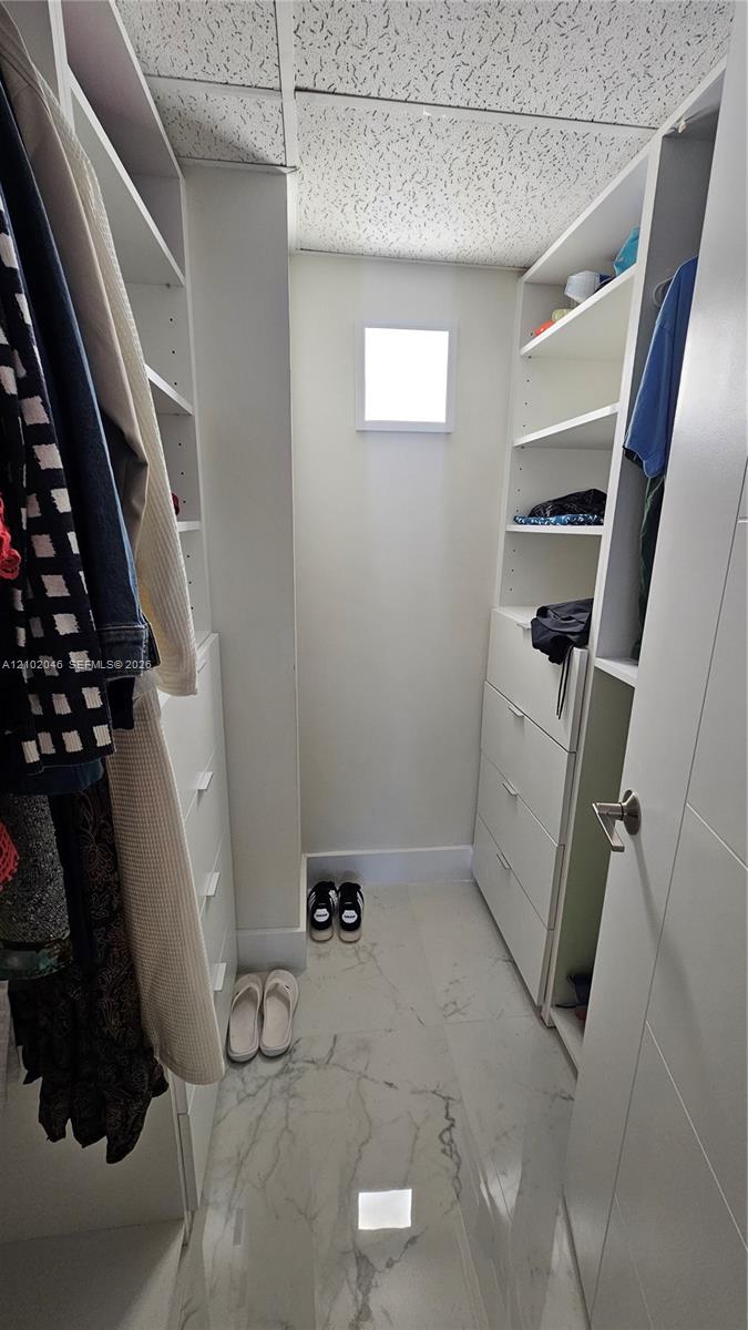 See details 2S 2 / 2 1275 sq. ft. $ 2026-10-06 0 Photo