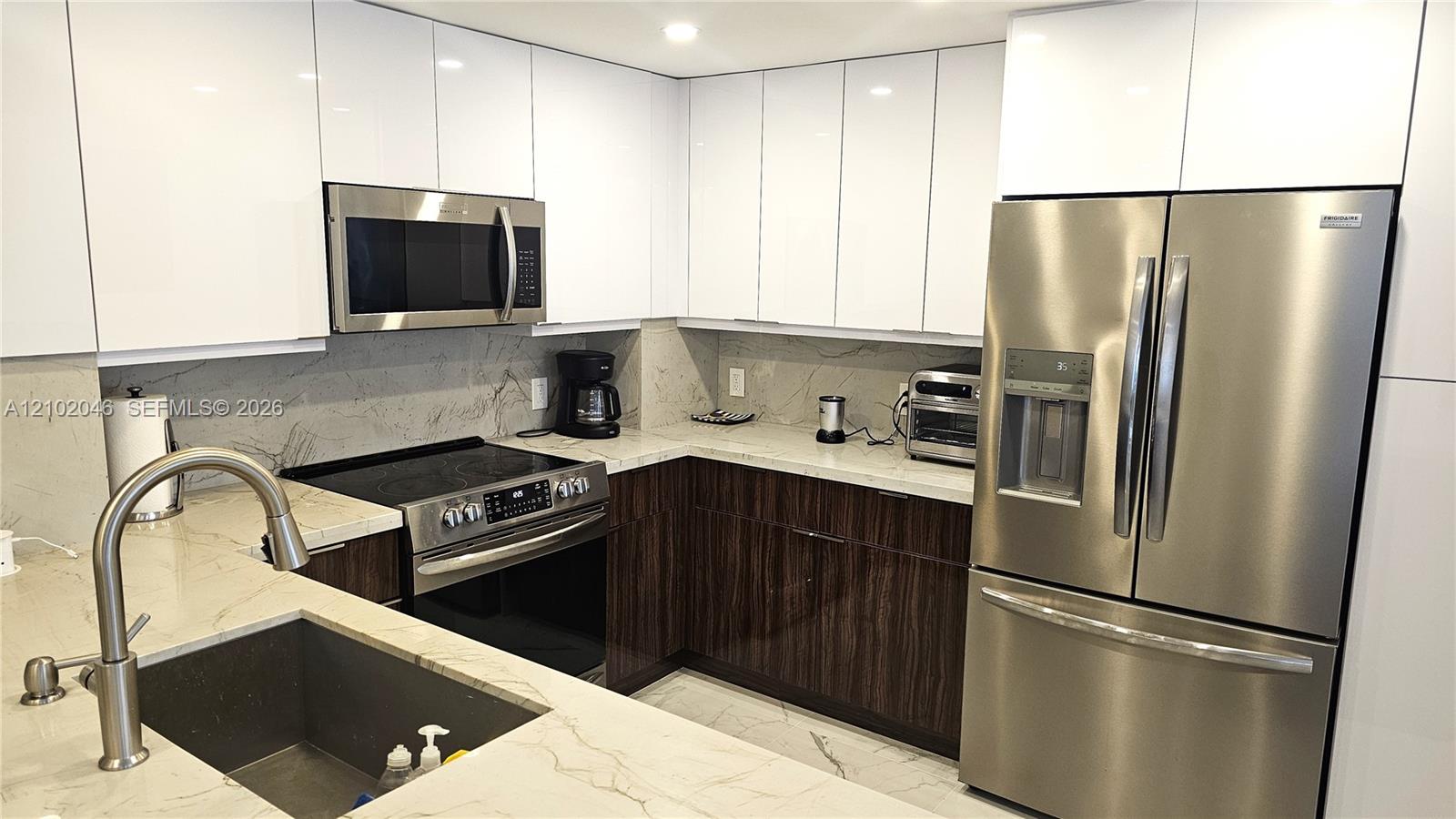 See details 2S 2 / 2 1275 sq. ft. $ 2026-10-06 0 Photo