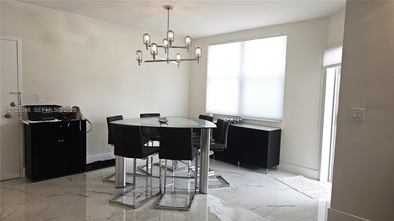 See details 2S 2 / 2 1275 sq. ft. $ 2026-10-06 0 Photo