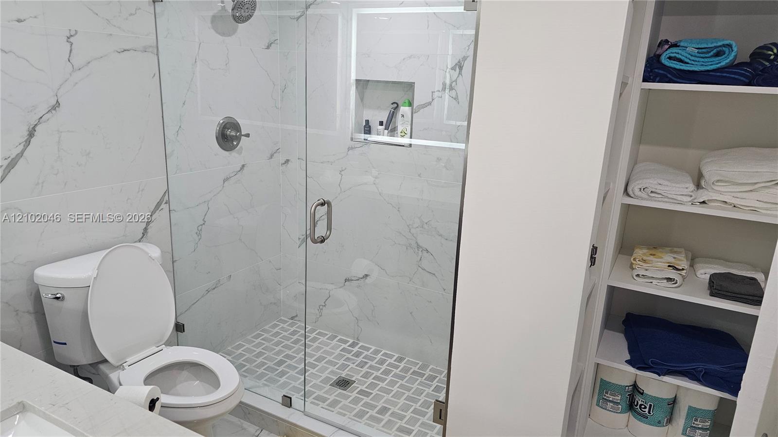 See details 2S 2 / 2 1275 sq. ft. $ 2026-10-06 0 Photo
