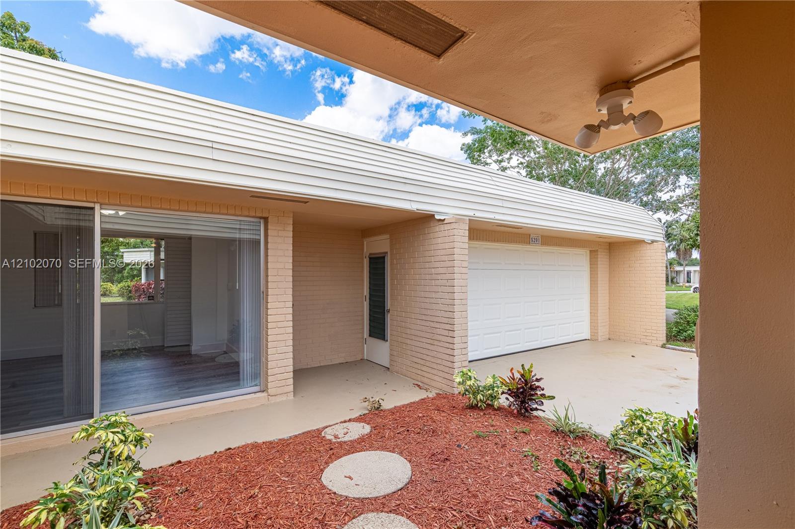 Ver detalles / 2171 sq. ft. $ 2026-10-06 0 foto