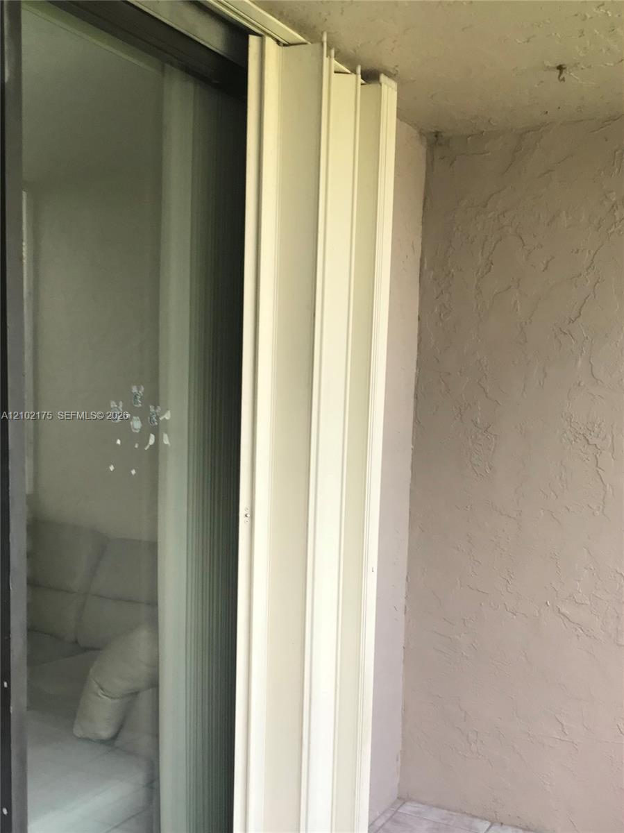 Ver detalles 206 1 / 2 773 sq. ft. $ 2026-10-06 0 foto