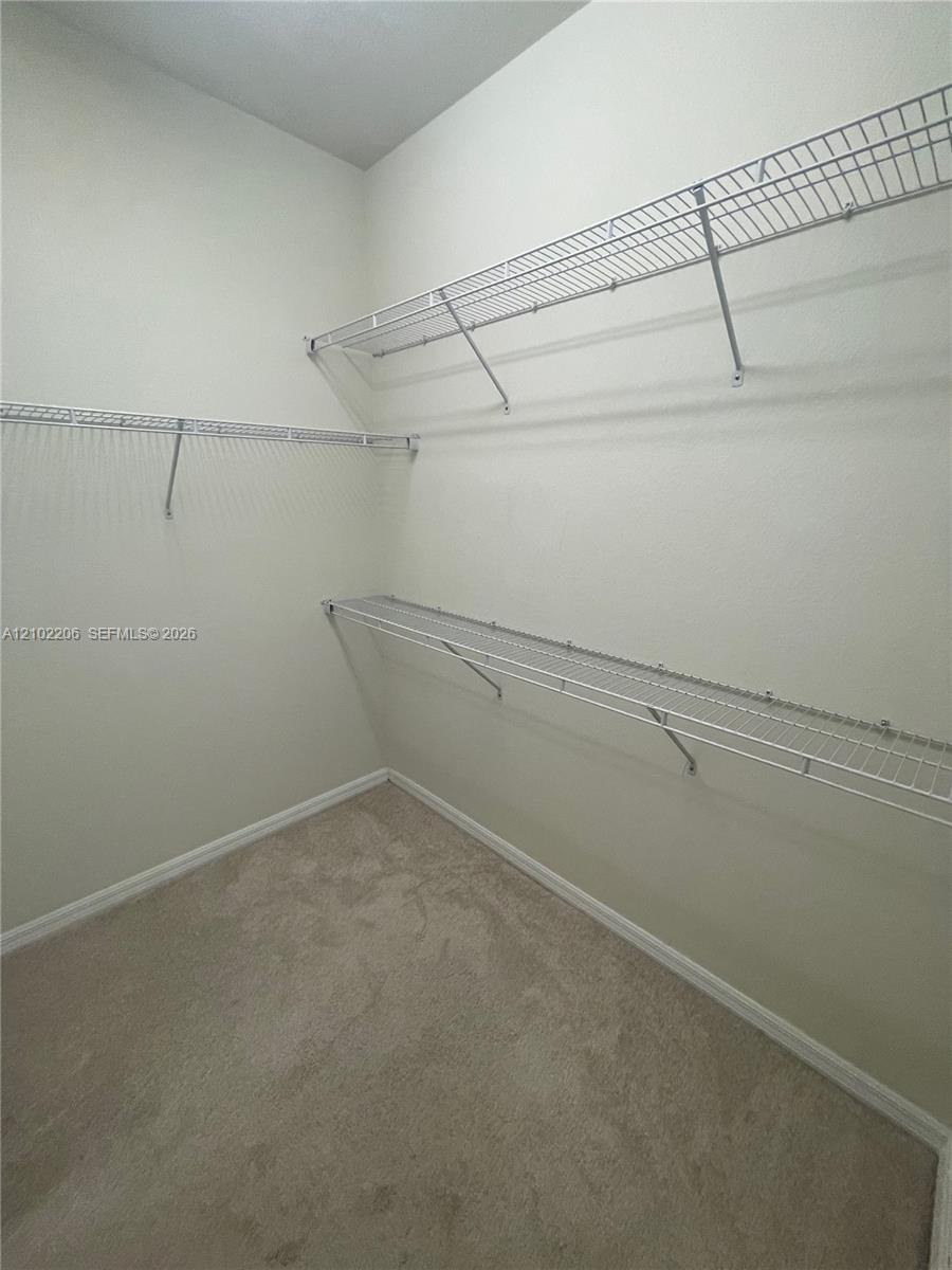 Ver detalles 4860 3 / 3 1561 sq. ft. $ 2026-10-07 0 foto