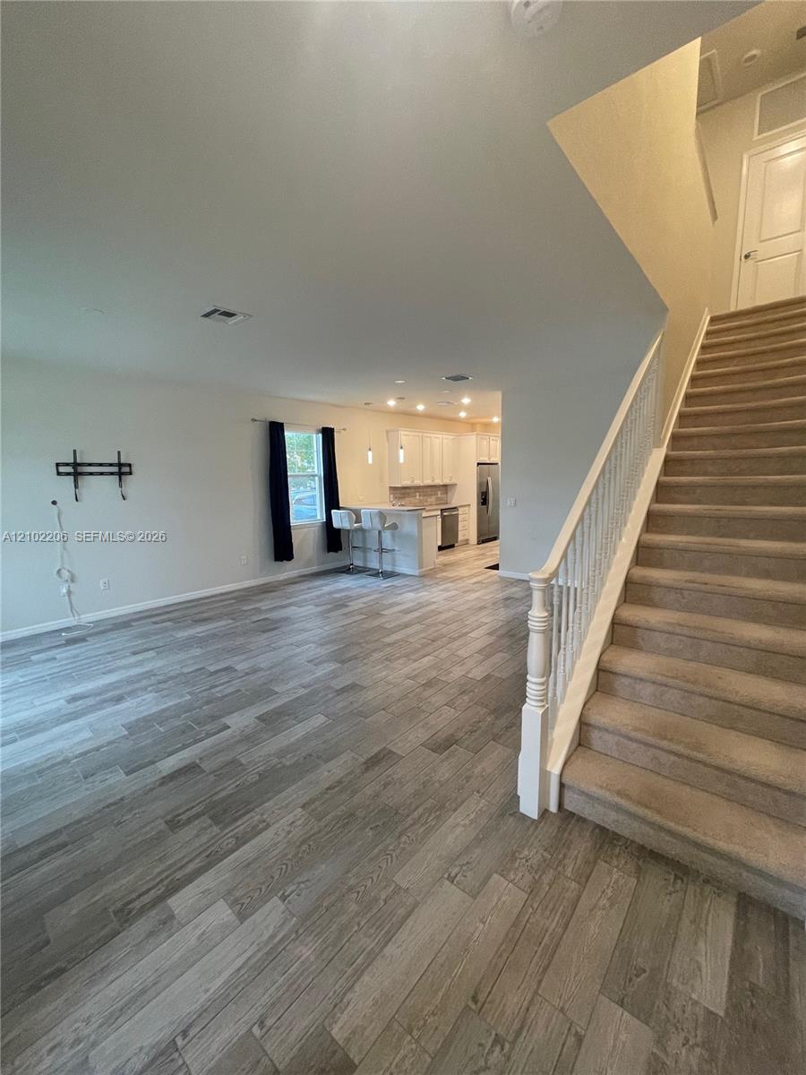 Ver detalles 4860 3 / 3 1561 sq. ft. $ 2026-10-07 0 foto
