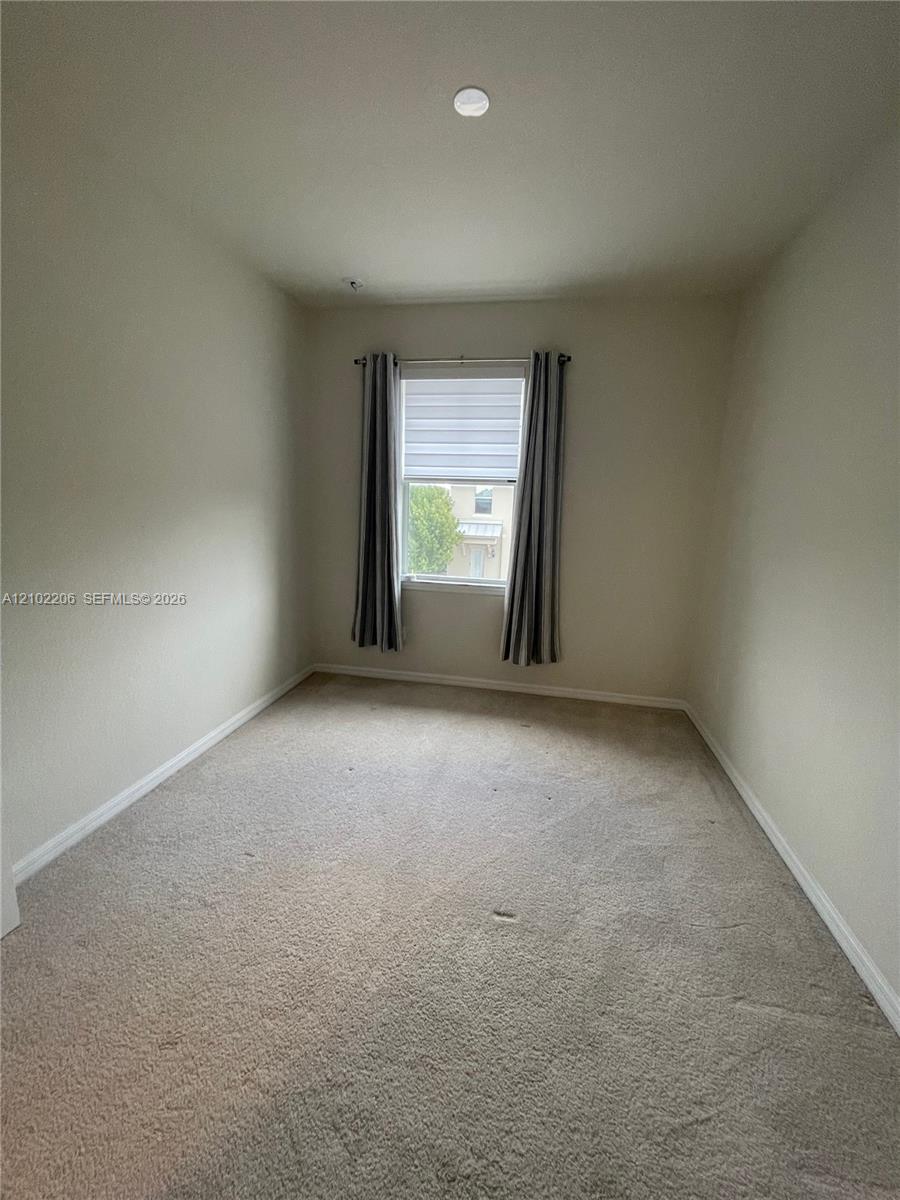 Ver detalles 4860 3 / 3 1561 sq. ft. $ 2026-10-07 0 foto
