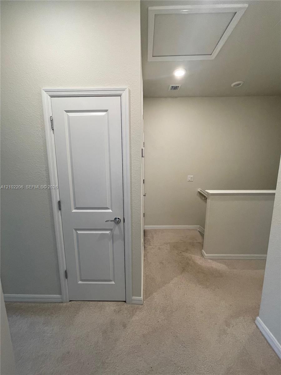 Ver detalles 4860 3 / 3 1561 sq. ft. $ 2026-10-07 0 foto