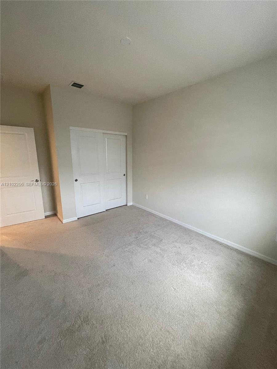 Ver detalles 4860 3 / 3 1561 sq. ft. $ 2026-10-07 0 foto