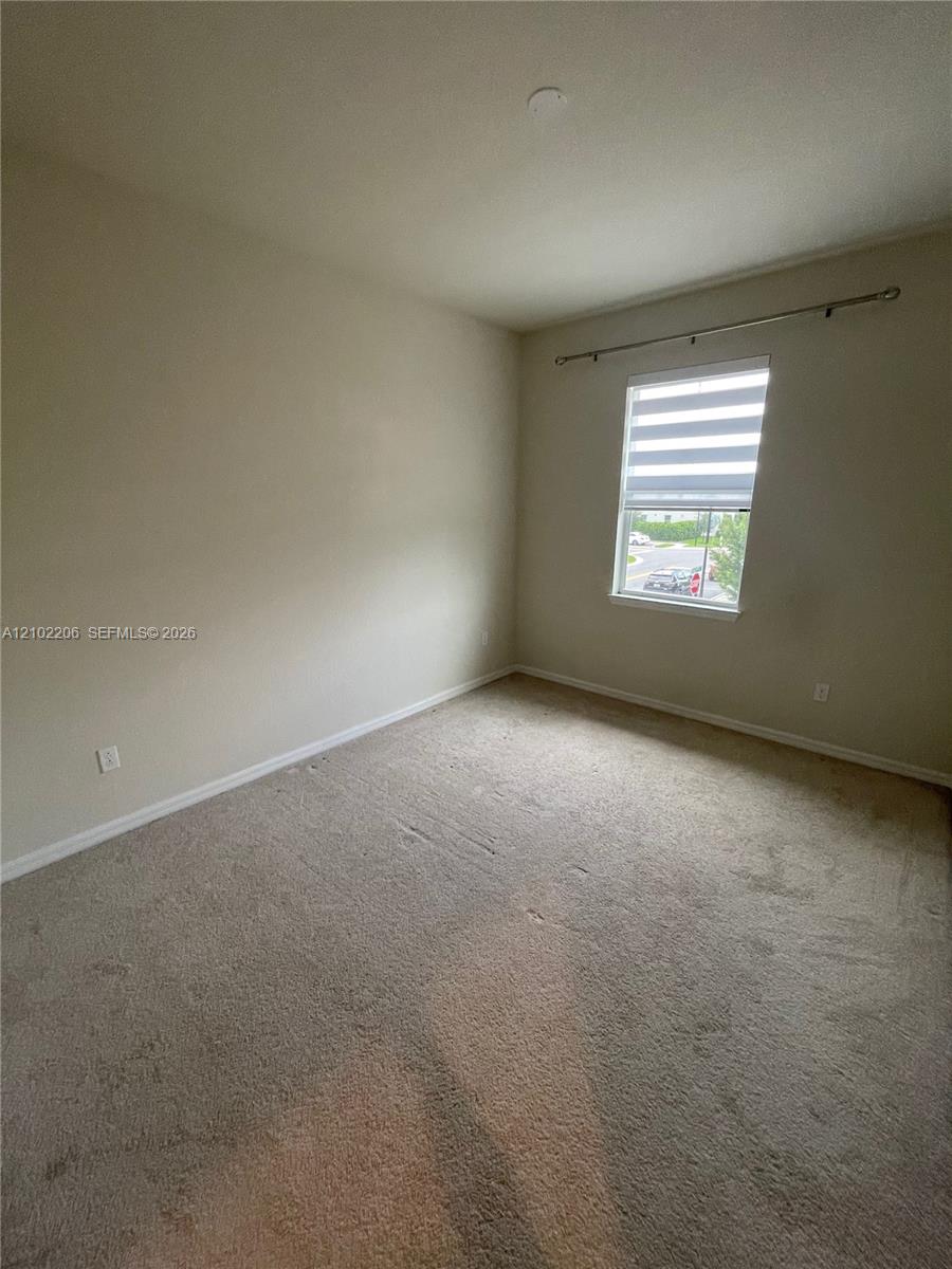 Ver detalles 4860 3 / 3 1561 sq. ft. $ 2026-10-07 0 foto