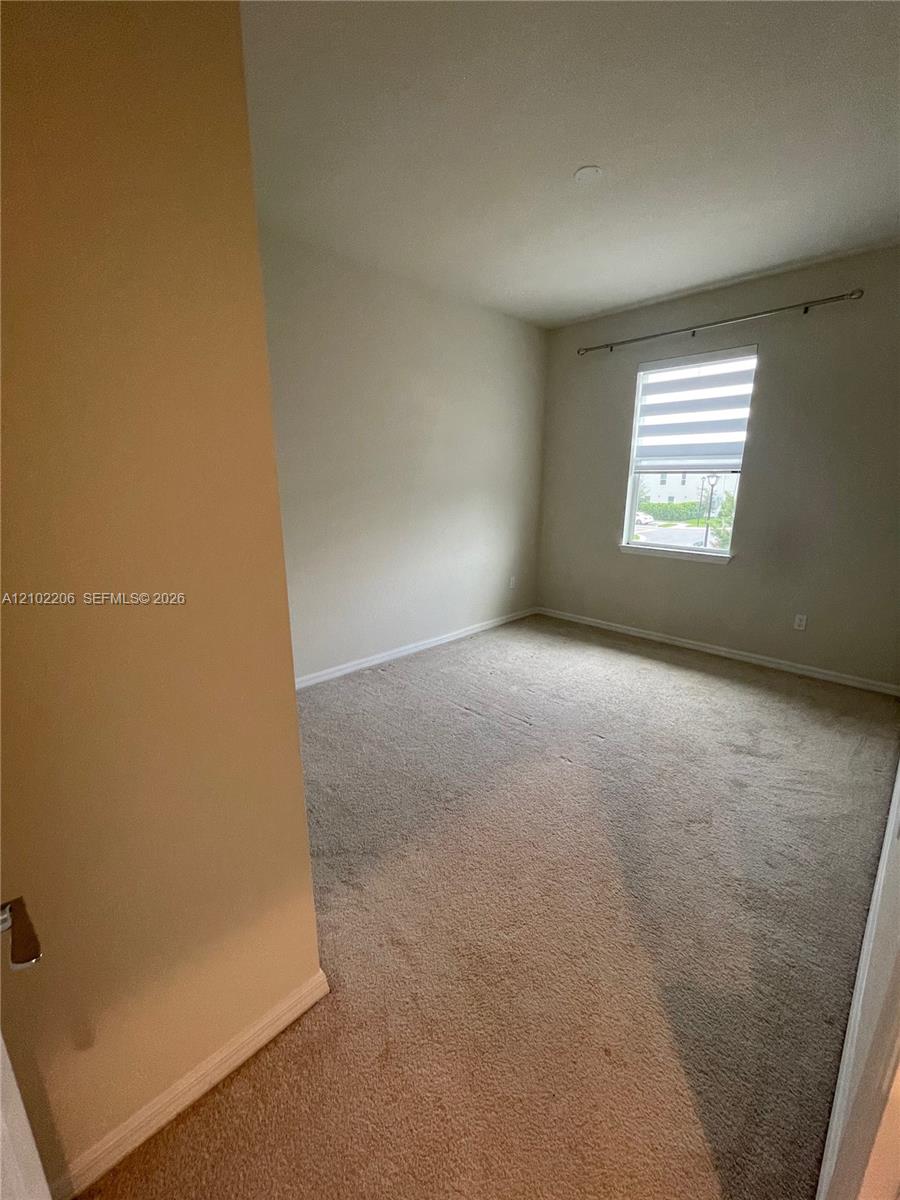 Ver detalles 4860 3 / 3 1561 sq. ft. $ 2026-10-07 0 foto
