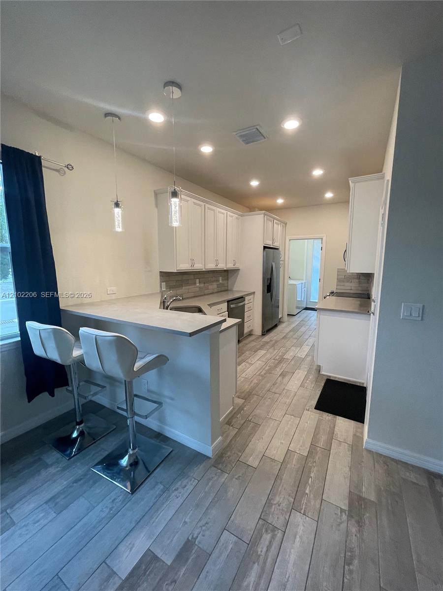 Ver detalles 4860 3 / 3 1561 sq. ft. $ 2026-10-07 0 foto