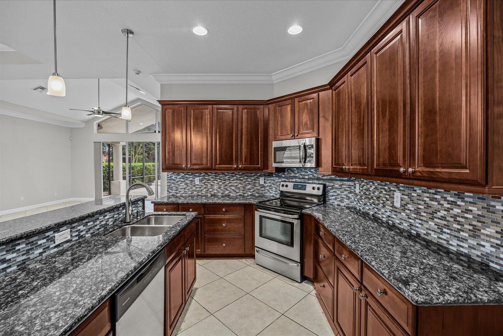 Ver detalles 8824 3 / 2 2086 sq. ft. $ 2026-10-08 0 foto