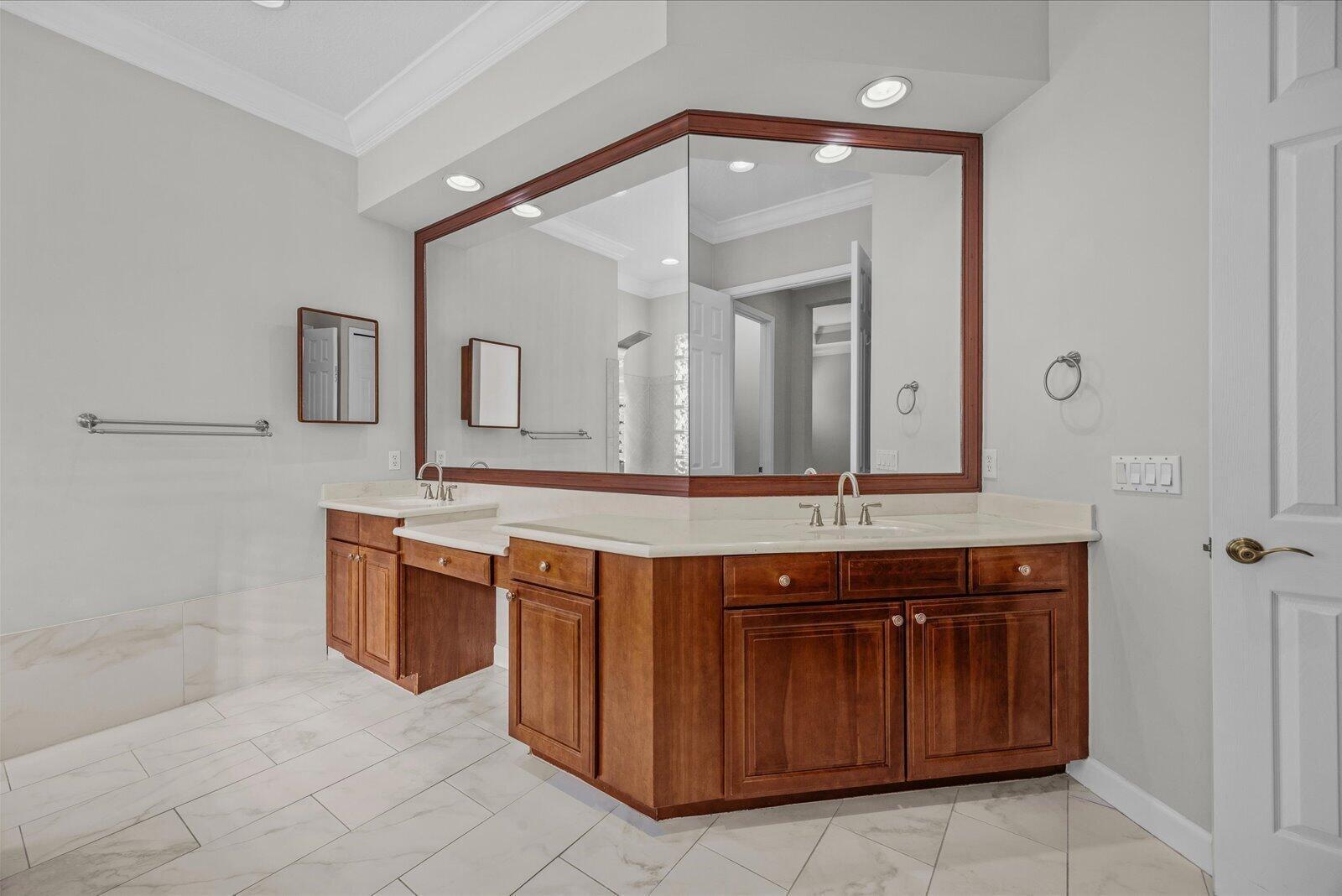 Ver detalles 8824 3 / 2 2086 sq. ft. $ 2026-10-08 0 foto