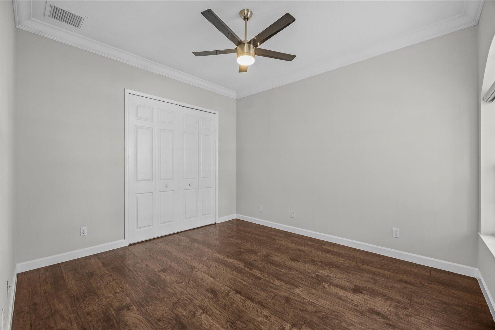Ver detalles 8824 3 / 2 2086 sq. ft. $ 2026-10-08 0 foto