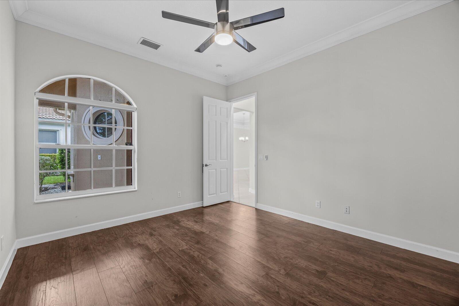 Ver detalles 8824 3 / 2 2086 sq. ft. $ 2026-10-08 0 foto