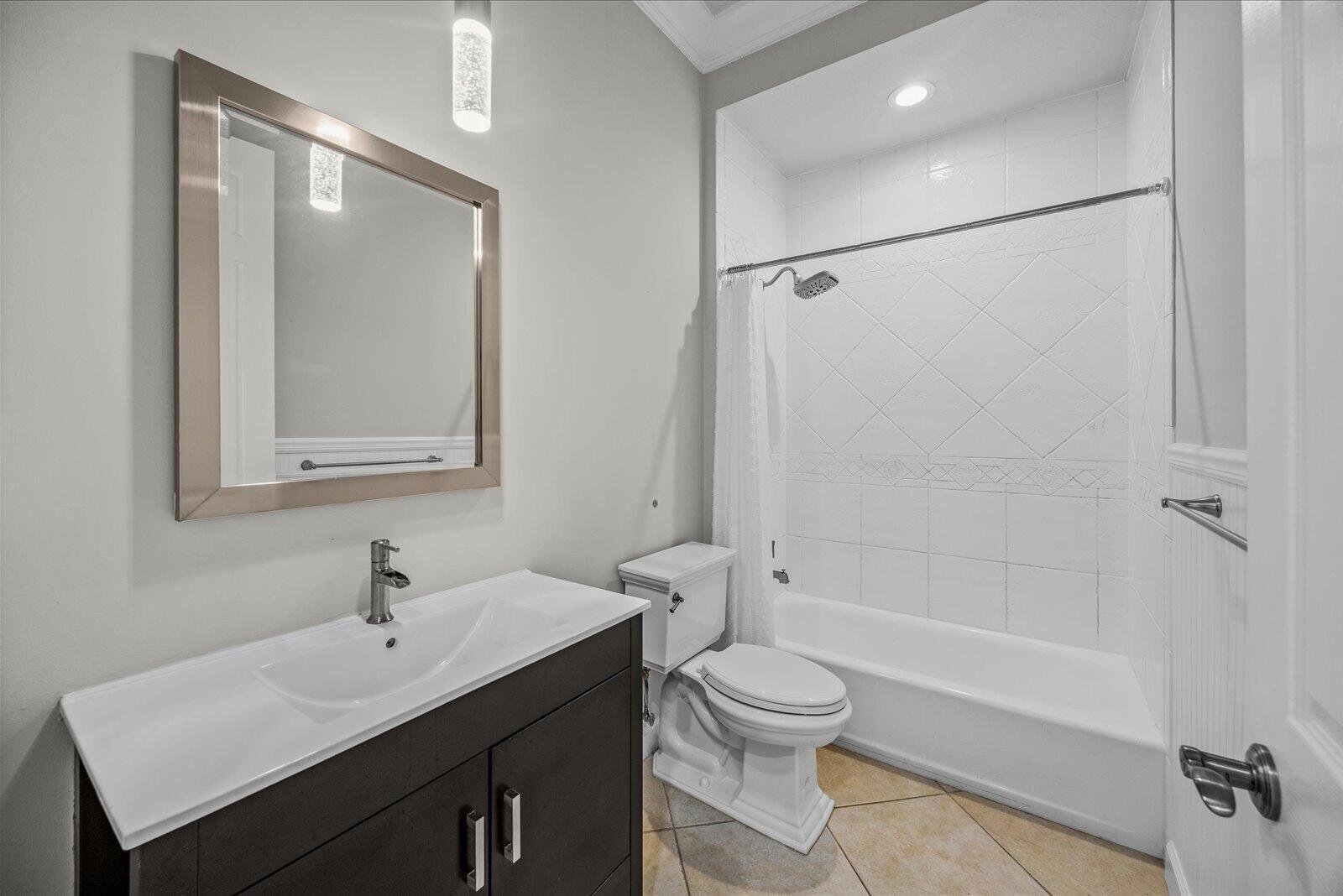 Ver detalles 8824 3 / 2 2086 sq. ft. $ 2026-10-08 0 foto