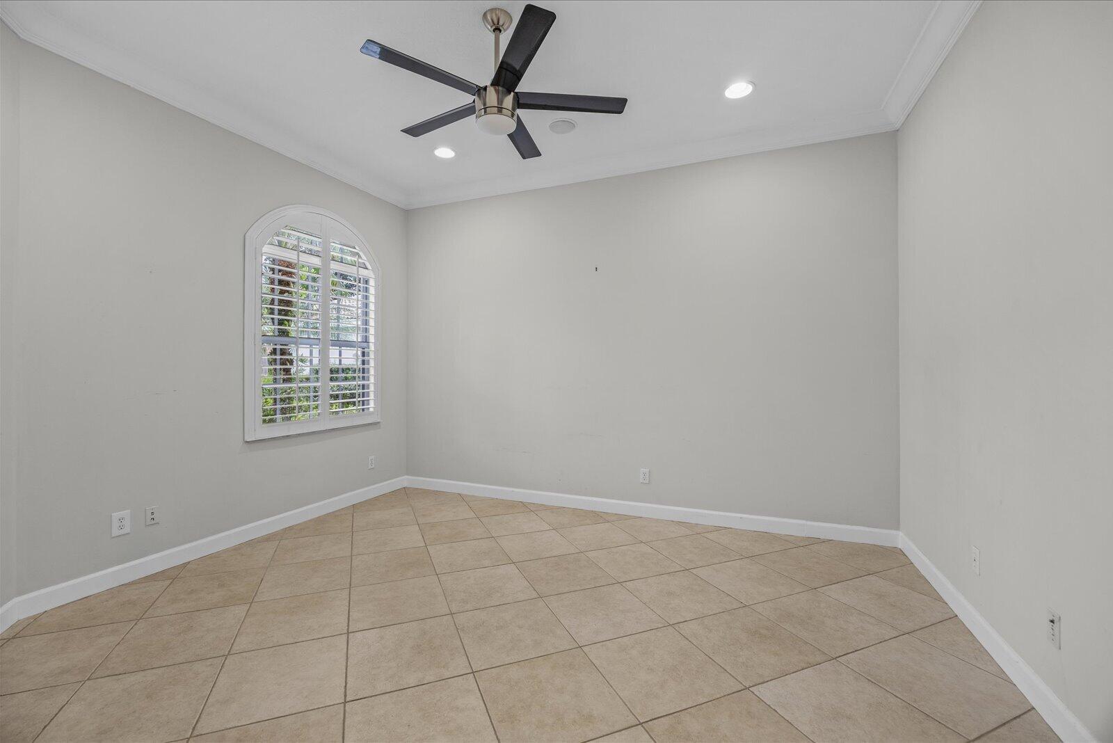 Ver detalles 8824 3 / 2 2086 sq. ft. $ 2026-10-08 0 foto
