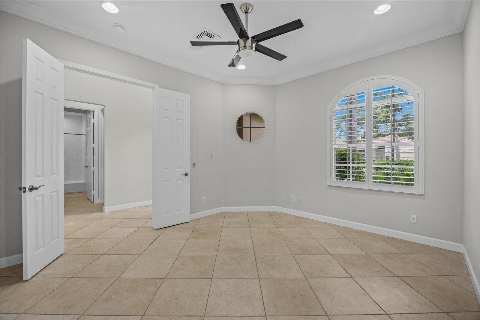 Ver detalles 8824 3 / 2 2086 sq. ft. $ 2026-10-08 0 foto