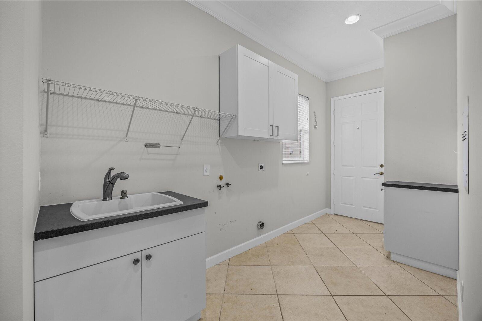 Ver detalles 8824 3 / 2 2086 sq. ft. $ 2026-10-08 0 foto