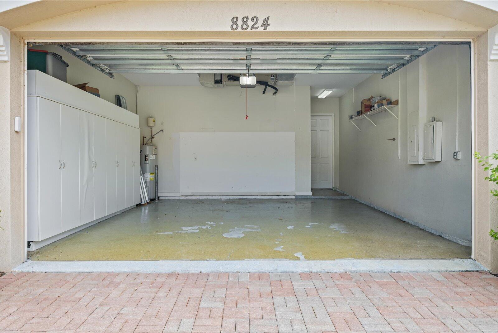 Ver detalles 8824 3 / 2 2086 sq. ft. $ 2026-10-08 0 foto