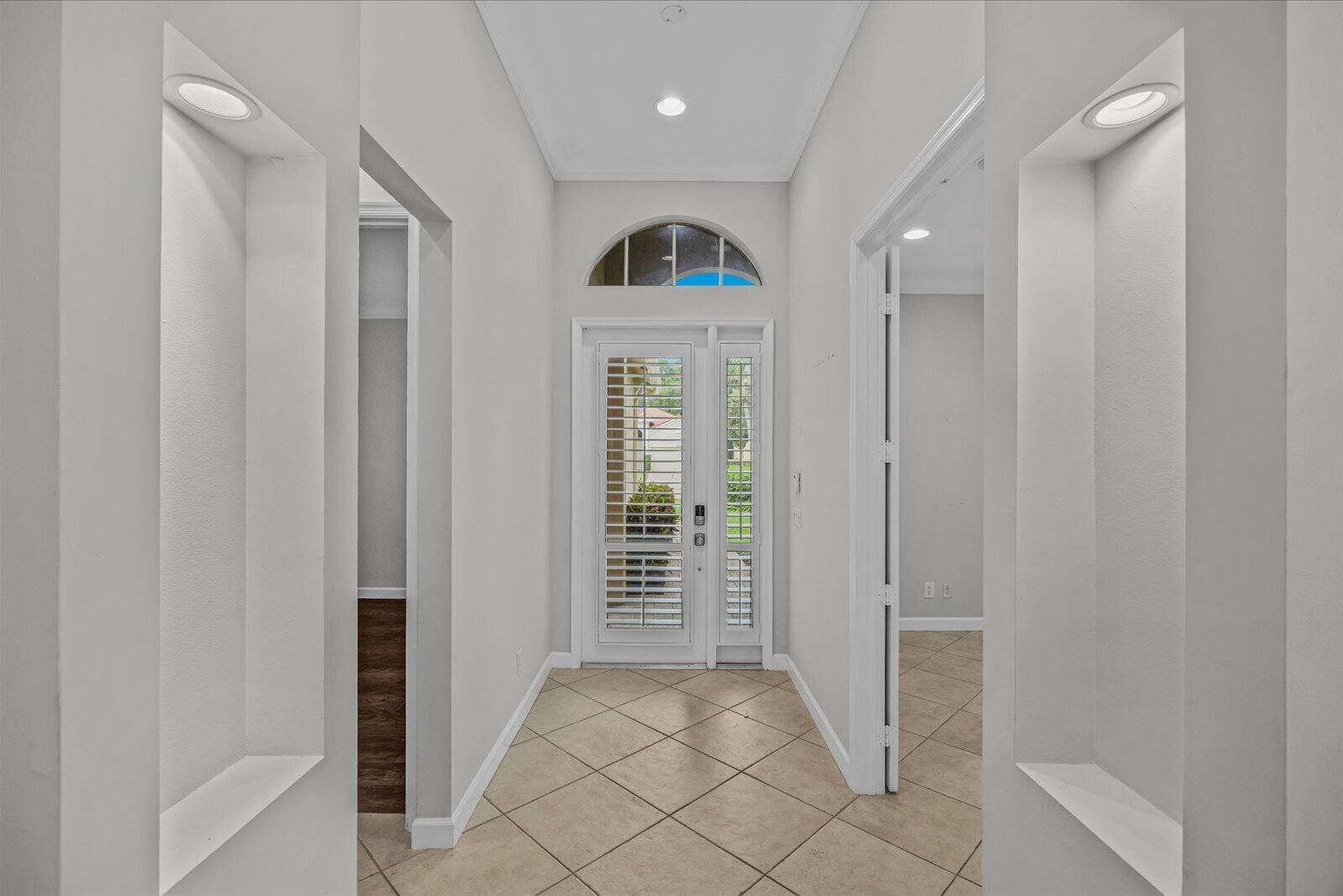Ver detalles 8824 3 / 2 2086 sq. ft. $ 2026-10-08 0 foto