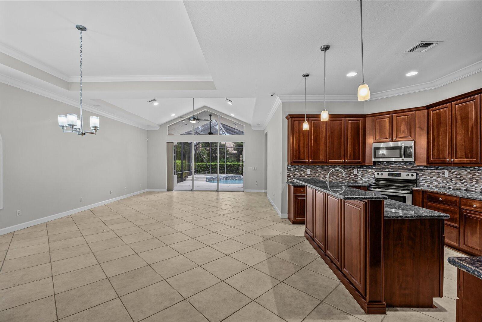 Ver detalles 8824 3 / 2 2086 sq. ft. $ 2026-10-08 0 foto