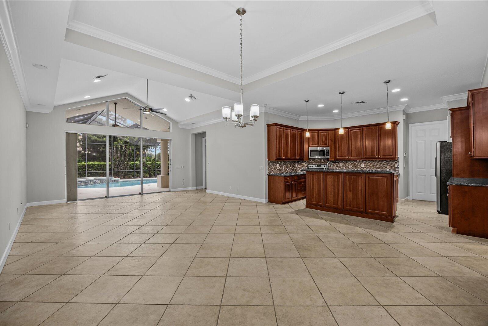 Ver detalles 8824 3 / 2 2086 sq. ft. $ 2026-10-08 0 foto