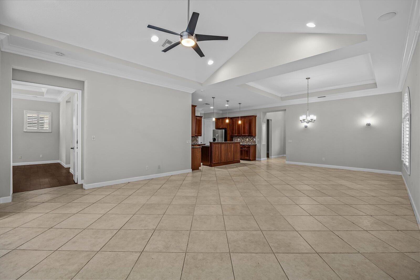 Ver detalles 8824 3 / 2 2086 sq. ft. $ 2026-10-08 0 foto
