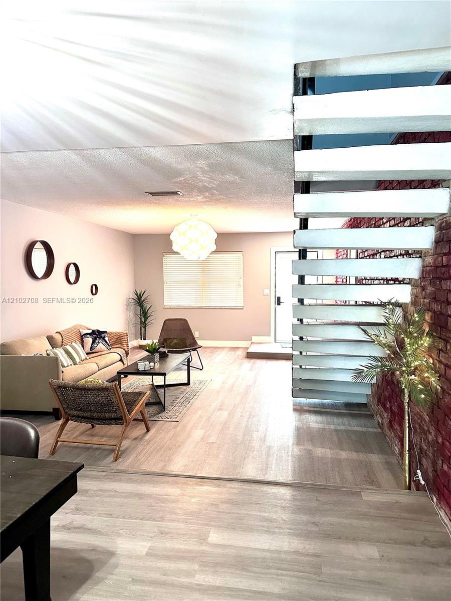 Ver detalles 1-2 / sq. ft. $ 2026-10-07 0 foto