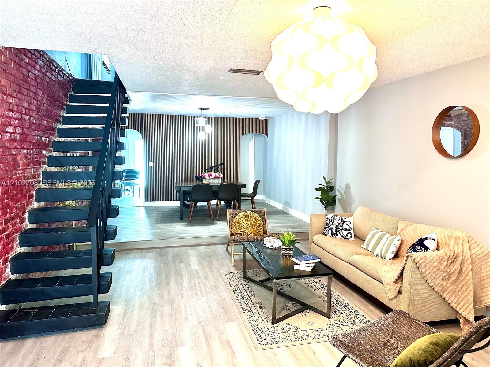 Ver detalles 1-2 / sq. ft. $ 2026-10-07 0 foto