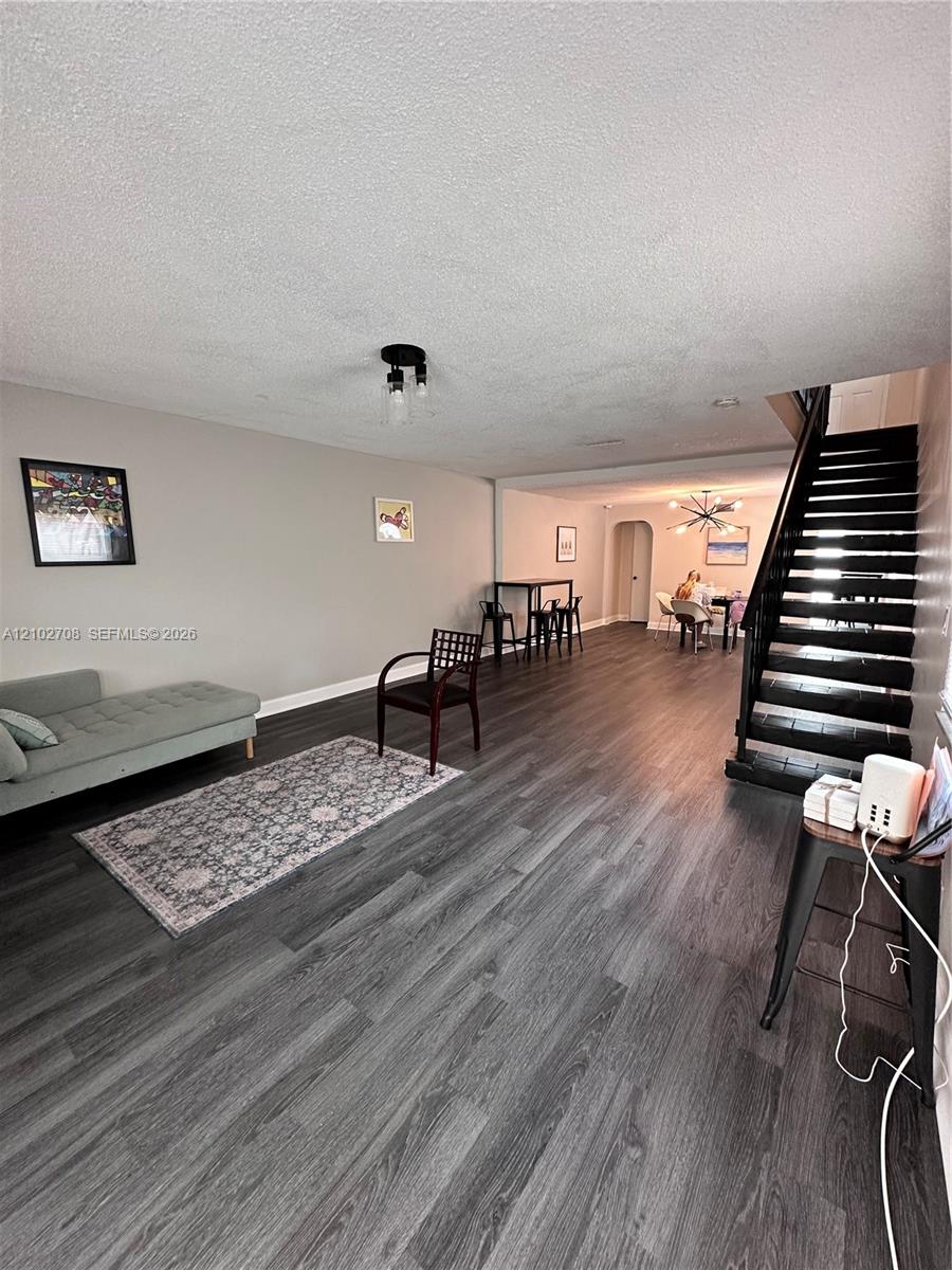Ver detalles 1-2 / sq. ft. $ 2026-10-07 0 foto