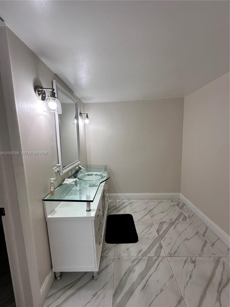 Ver detalles 1-2 / sq. ft. $ 2026-10-07 0 foto